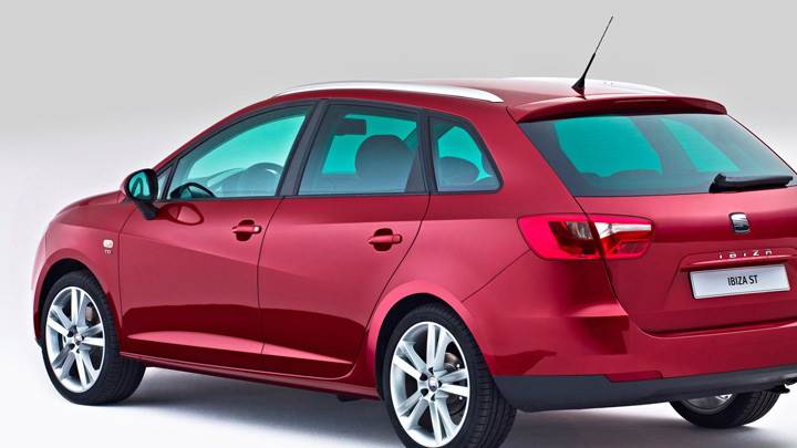 Seat Ibiza ST Side Back Pose In Red